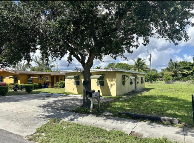 Foto del edificio - 24 SW 10th Ave