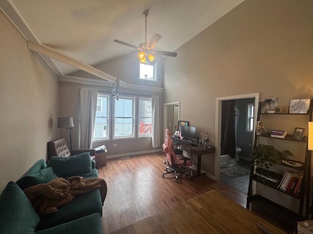 Foto principal - 2042 W Cullerton St