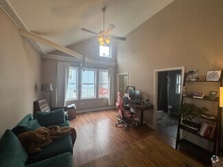 Building Photo - 2042 W Cullerton St
