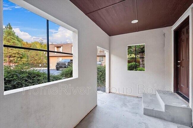 Foto del edificio - 2085 Brittany Ln