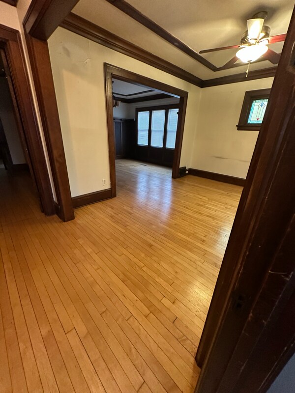 Foto del edificio - 319 E Montana St