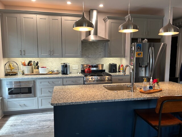 Foto del edificio - Charming 2-Bedroom with Granite Kitchen & ...
