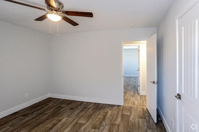 2BR, 1.5BA - 1020SF - The North Shore Apartments