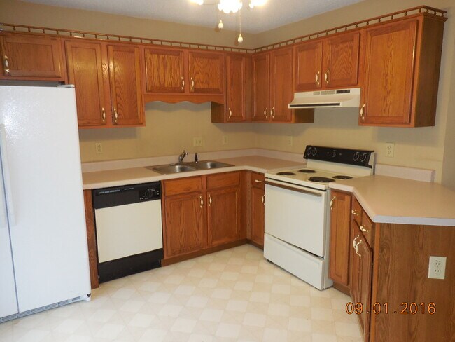 Building Photo - 3 Bedroom 2 Bath Home For Rent in Sango Area!