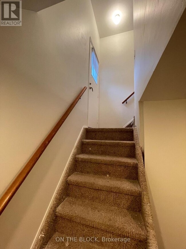 Building Photo - 2BR BASEMNT - 954 TIMMINS GDNS Gdns