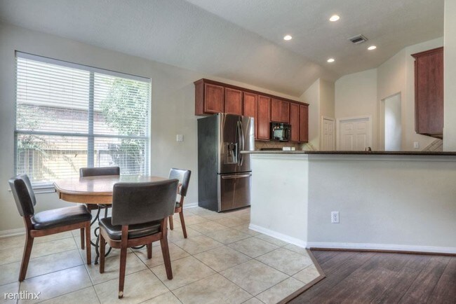 Foto del edificio - 2422 Springwood Glen Ln