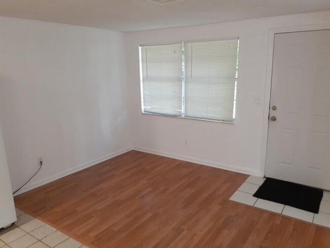 Building Photo - 1841 Hacienda Way