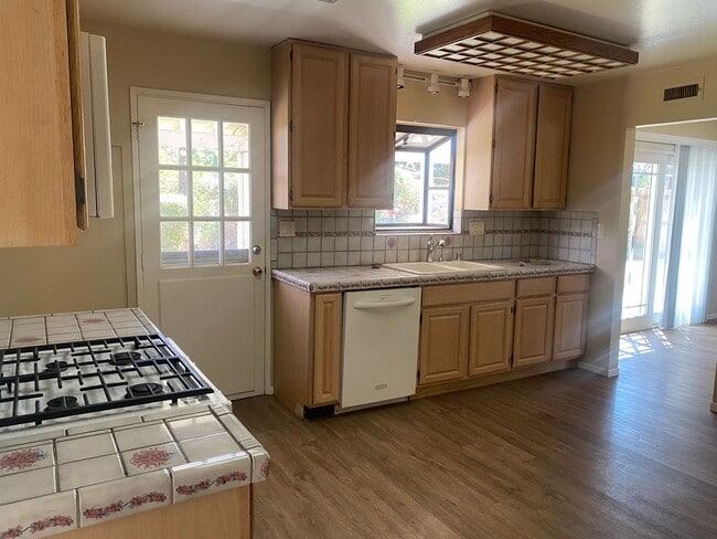 Building Photo - 2 story 4 bed, 2 bath home with yard