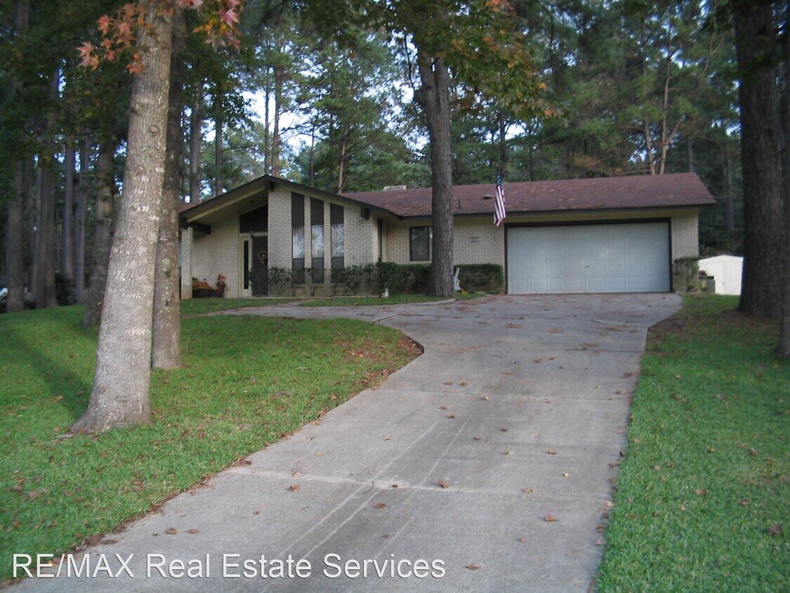 Primary Photo - 3 br, 2 bath House - 219 Whispering Pines