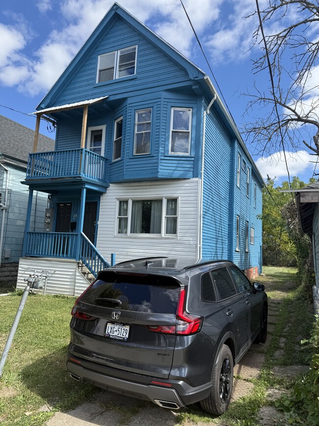 Building Photo - 15 Cornwall Ave