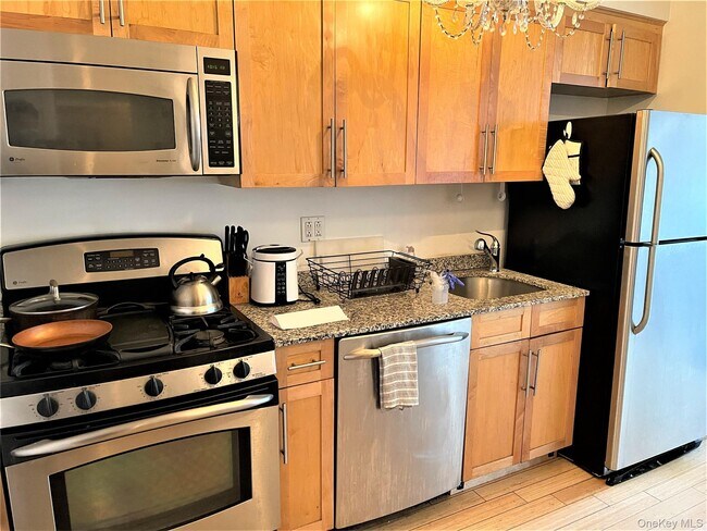 Foto del edificio - 516 W 47th St