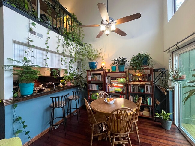 Building Photo - 9124 S Pointe Ridge Ln