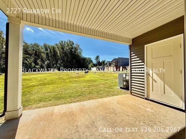 Building Photo - 2727 Rainbow Cir