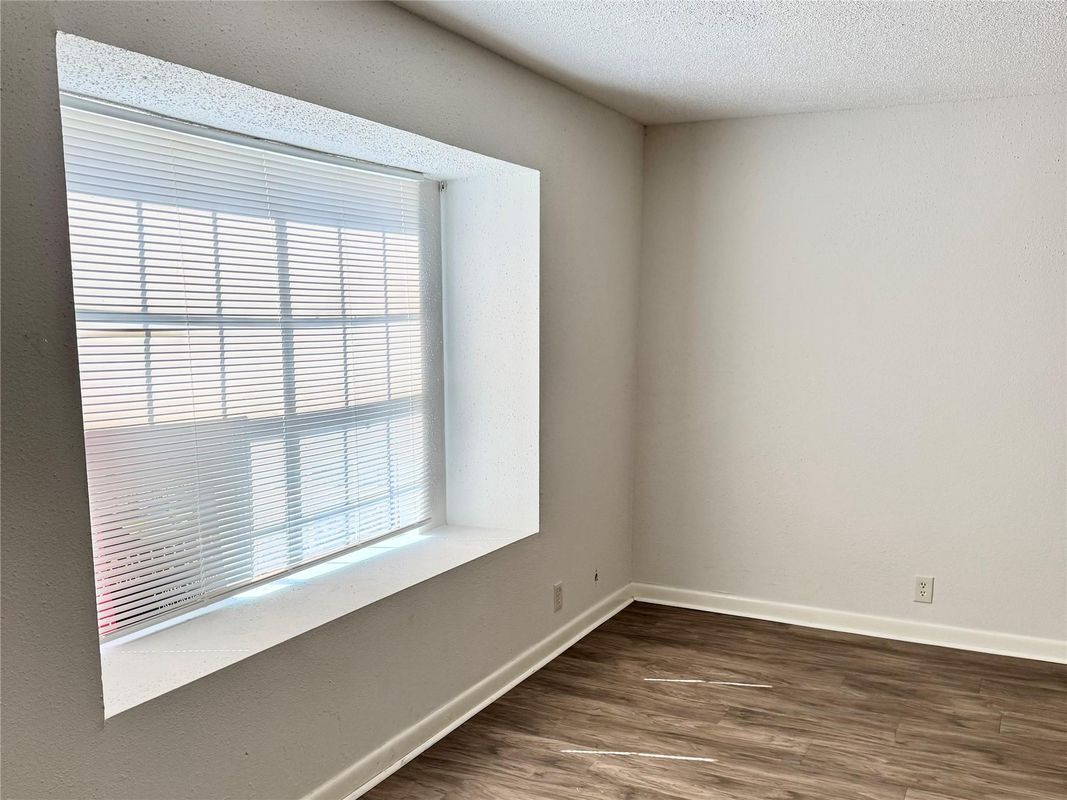 Foto del edificio - 11002 Hammerly Blvd