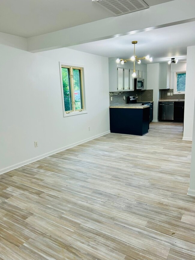 Building Photo - 3235 White Oak Ct