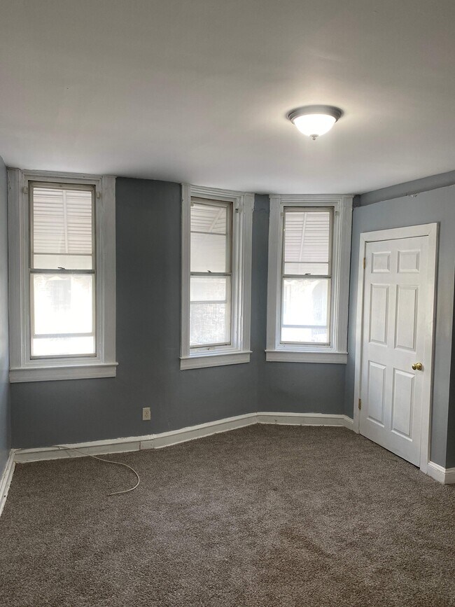 Foto del edificio - 2851 W Lafayette Ave