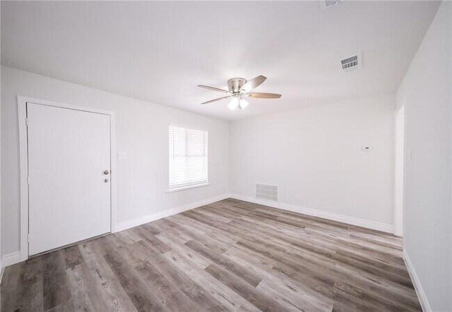 Building Photo - 4830 Bluebelle Ln