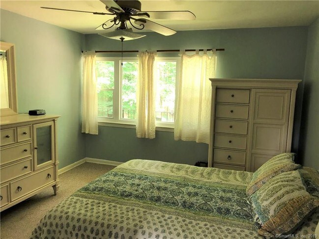 Foto del edificio - 305 S Brooksvale Rd