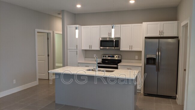 Building Photo - 345 Gardenia Ct