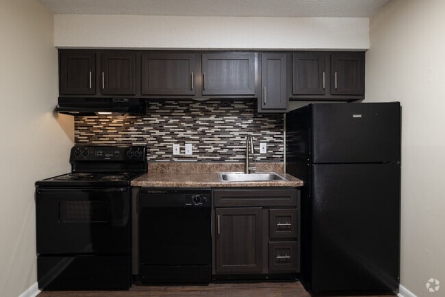 1BR , 1,5BA - 660SF | The Chestnut - Hills at Oakwood