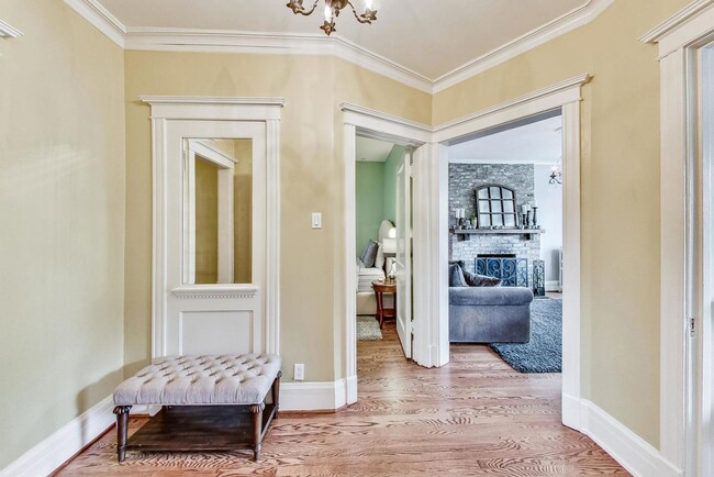 Foto del edificio - 3808 N Pine Grove Ave