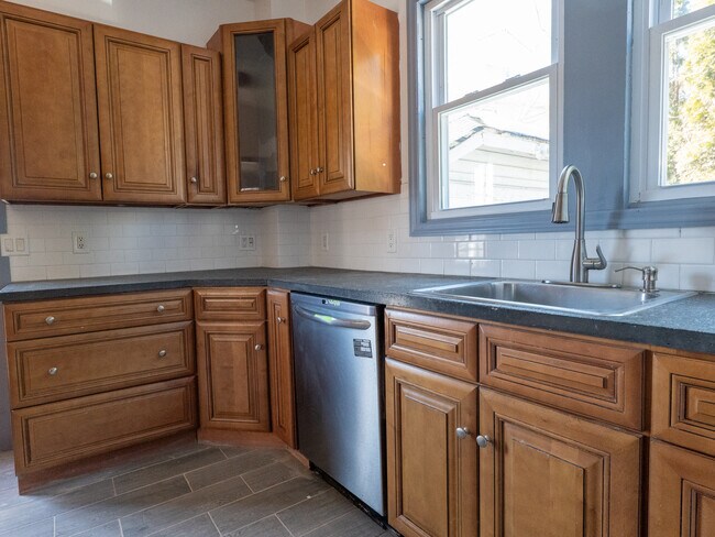 Building Photo - 11 Schneider Ave