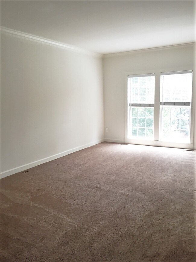 Foto del edificio - Spacious Townhouse in the City!