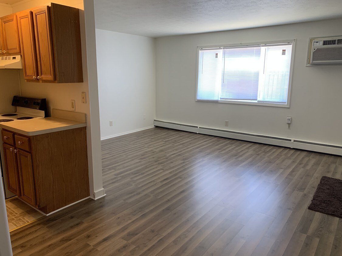 New hardwood floor! - 1486 Russell Dr