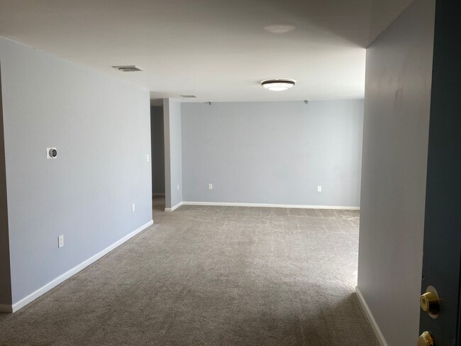 Foto del edificio - Bright southwest facing 2-bedroom/2 full b...