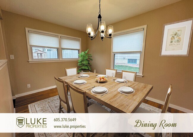 Foto del edificio - Updated rental home with wonderful hardwoo...