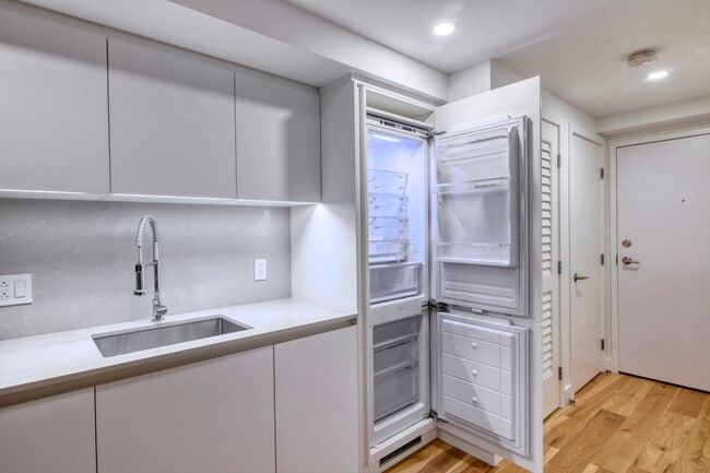 Photo du bâtiment - 3460 Rue Peel