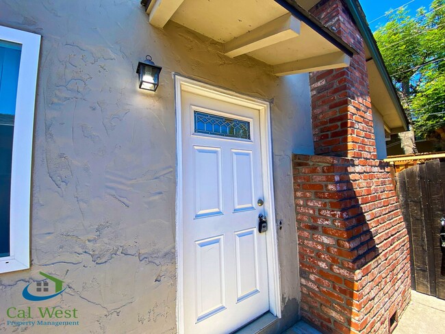 Building Photo - 01740 - % - 155/157 Locksunart Way($350 No...