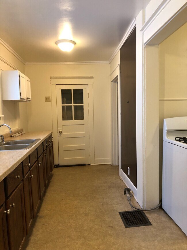 Foto del edificio - 222 Smith Ave