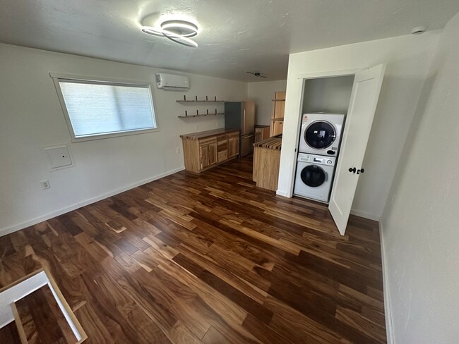 Building Photo - 401 Beaumont Dr