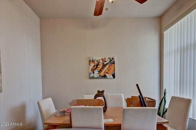 Foto del edificio - 3830 E Lakewood Pkwy W