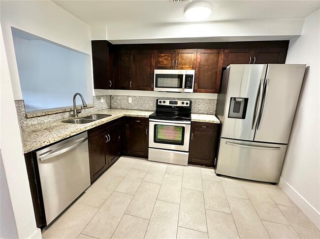 Foto del edificio - 4245 S Pine Island Rd