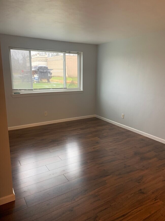 407 E Seminole St Unit 3, Dwight, IL 60420 Condo for Rent in Dwight