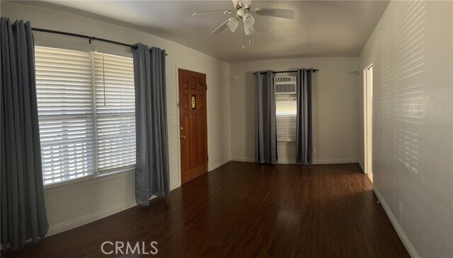 Foto del edificio - 690 E Cypress Ave