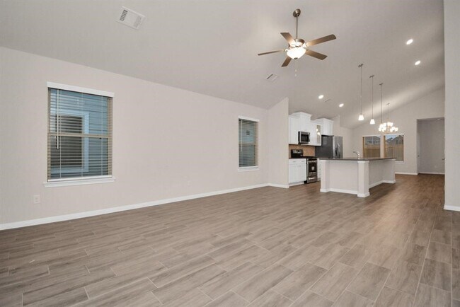 Building Photo - 6927 Escondido Dr