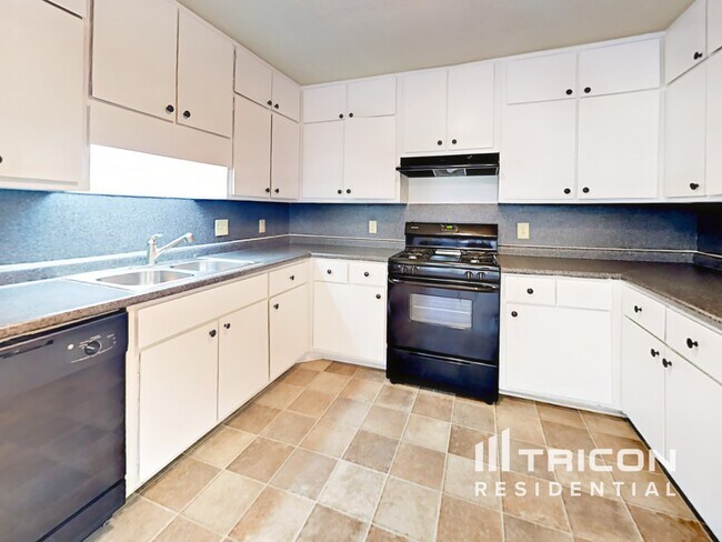 Foto del edificio - 5054 Stoney Point Ln