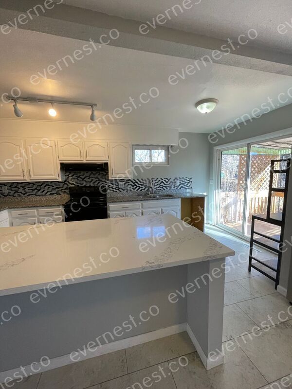 Building Photo - 1611 Sawyer Way