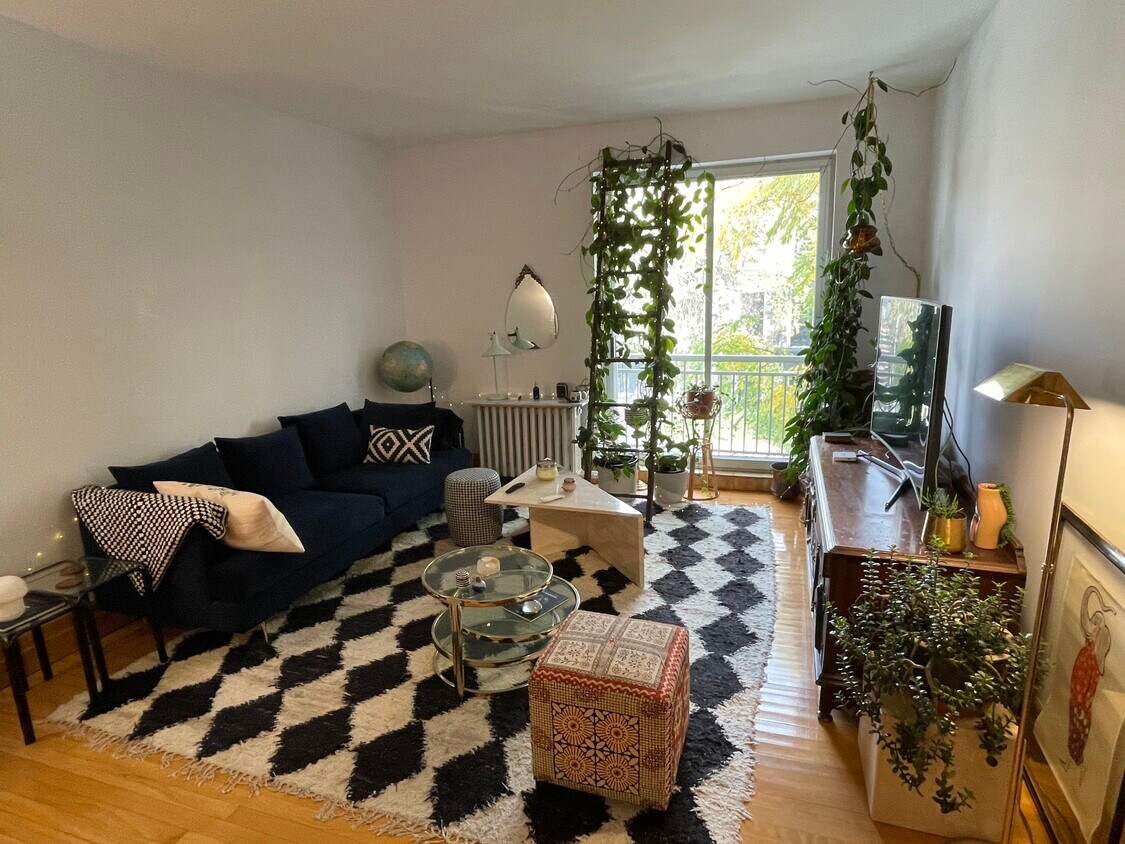 5468 SaintUrbain St, Montréal, QC H2T 2X1 House for Rent in Montréal