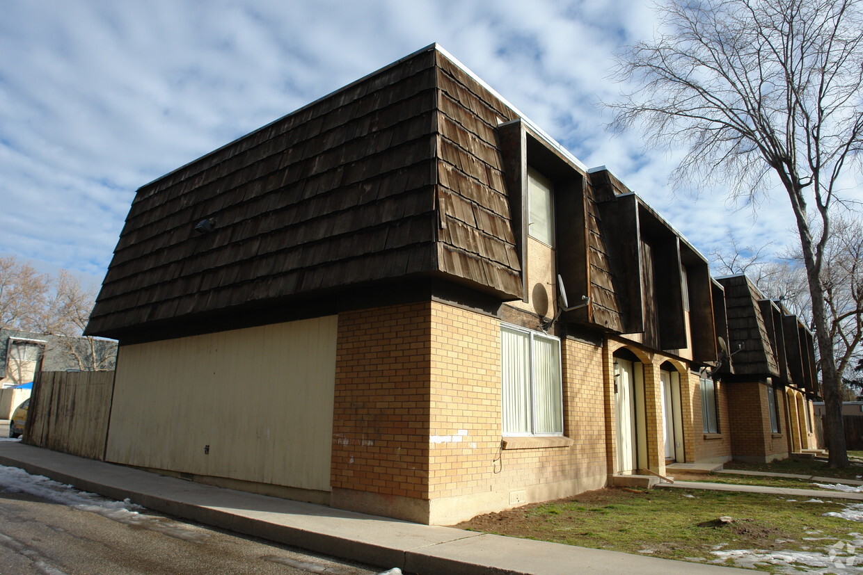 Building Photo - Evergreen Apartments