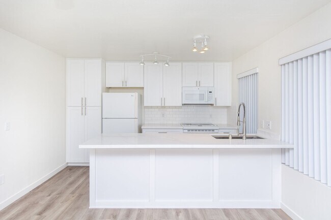 Foto del edificio - On Sail Bay in Pacific Beach! Updated 2 Be...