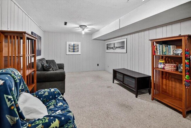 Foto del edificio - 5216-5218 Shorecrest Dr