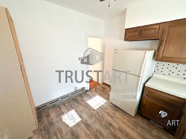 Photo - 148 W Spencer St Apartment