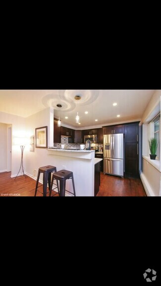 Building Photo - 4258 N Greenview Ave