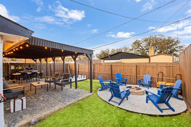 Building Photo - 3410 Country Club Dr