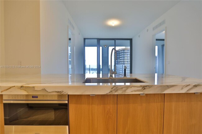 Foto del edificio - 2831 S Bayshore Dr