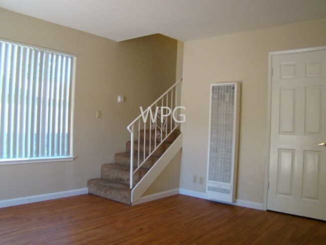 Building Photo - 713 Golden Oak Dr